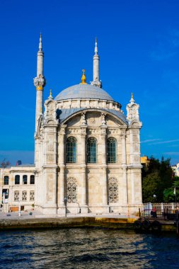 İstanbul, Türkiye. 21 Kasım 2019. Ortakoy Camii (Ortakoy Camii). resmen Buyuk Mecidiye Camii. Boğaz Boğazı