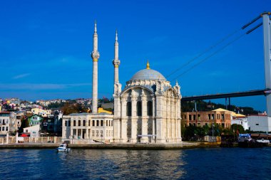 İstanbul, Türkiye. 21 Kasım 2019. Ortakoy Camii (Ortakoy Camii) ve Boğaziçi Köprüsü Bogazici Koprusu). Boğaz Boğazı