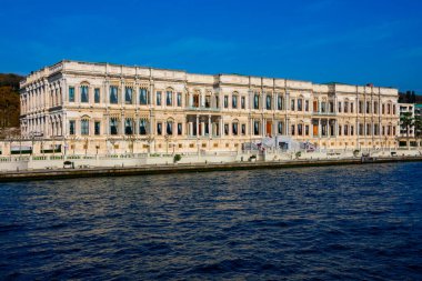 İstanbul, Türkiye. 21 Kasım 2019. Ciragan Palace (Ciragan Sarayi) eski bir Osmanlı sarayı, şimdi Kempinski Otelleri zincirinde bir otel. Beşiktaş Bölgesi