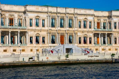 İstanbul, Türkiye. 21 Kasım 2019. Ciragan Palace (Ciragan Sarayi) eski bir Osmanlı sarayı, şimdi Kempinski Otelleri zincirinde bir otel. Beşiktaş Bölgesi