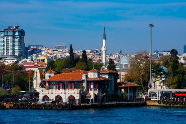 İstanbul, Türkiye. 21 Kasım 2019. Boğazdan Beşiktaş ilçesi manzarası
