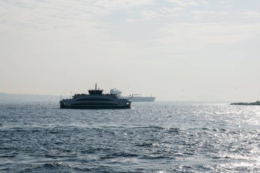 İstanbul, Türkiye. 21 Kasım 2019. İstanbul Boğazı 'nda bir gemi görüntüsü
