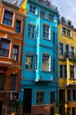 İstanbul, Türkiye. 22 Kasım 2019. Fener Balat Mahallesindeki Renkli Evler