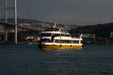 İstanbul, Türkiye. 23 Kasım 2019. Boğazdaki kamu gemisi.