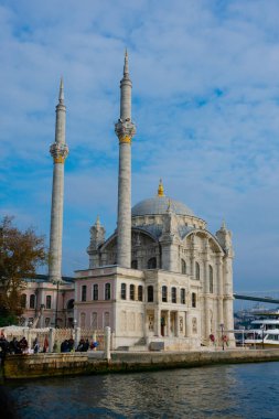 İstanbul, Türkiye. 23 Kasım 2019. Ortakoy Camii (Ortakoy Camii). resmen Buyuk Mecidiye Camii. Boğaz Boğazı