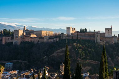 San Nicolas 'tan (Mirador de San Nicolas) Alhambra manzarası. Granada, İspanya