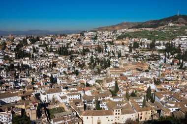 Alhambra 'dan Granada şehri (Albaicin İlçesi) manzarası. Granada, İspanya