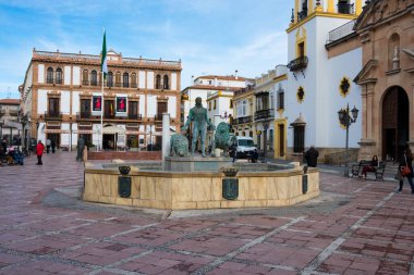 Ronda, İspanya. 19 Ocak 2018. Socorro Meydanı (Plaza del Socorro) ve Herkül Çeşmesi manzarası