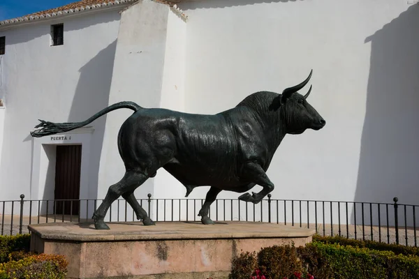 Ronda Espanha Janeiro 2018 Estátua Touro Frente Arena Touros Plaza — Fotografia de Stock