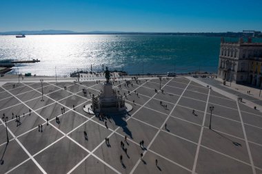 Lizbon. Portekiz. 28 Ocak 2018. Ticaret Meydanı 'nın (Praca do Comercio) ve Tagus Nehri' nin (Rio Tajo)