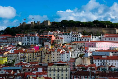 Lizbon. Portekiz. 25 Ocak 2018. Lizbon Şehri ve Saint George Şatosu manzarası (Castelo de Sao Jorge)