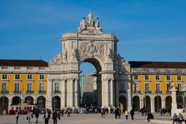 Lizbon. Portekiz. 23 Ocak 2018. Rua Augusta Kemeri (Arco da Rua Augusta) Ticaret Meydanı 'nda (Praca do Comercio)