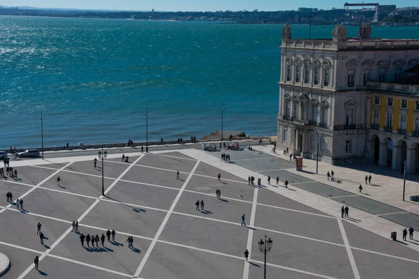 Lizbon. Portekiz. 28 Ocak 2018. Ticaret Meydanı 'nın (Praca do Comercio) ve Tagus Nehri' nin (Rio Tajo)