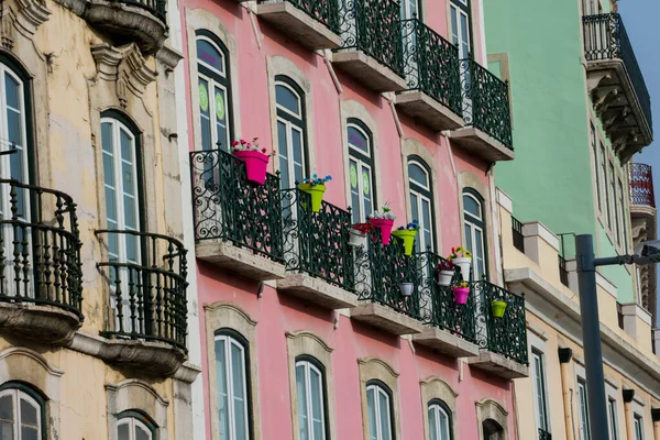 Фасад Старого Здания Традиционными Балконами Лиссабоне Португалия — стоковое фото