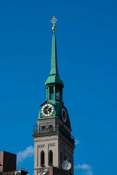 Мюнхен Німеччина Серпня 2018 Peter Church Clock Tower — стокове фото