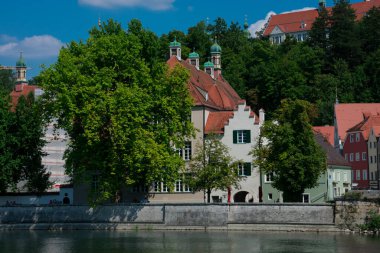 Landsberg am Lech, Almanya. 22 Ağustos 2018. Şehir manzarası ve Lech nehri
