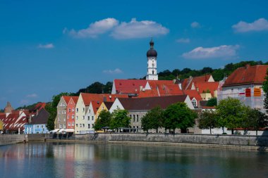 Landsberg am Lech, Almanya. 22 Ağustos 2018. Şehir manzarası ve Lech nehri