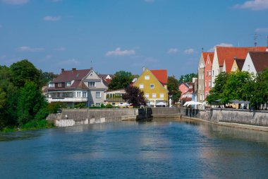 Landsberg am Lech, Almanya. 22 Ağustos 2018. Şehir manzarası ve Lech nehri