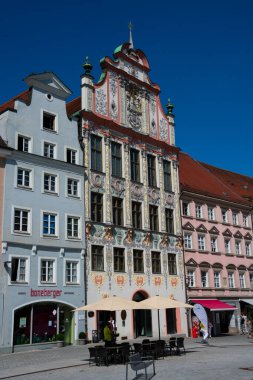 Landsberg am Lech, Almanya. 22 Ağustos 2018. Renkli evler, tarihi eski kasaba. Ana kare