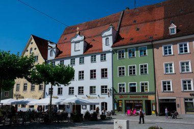 Landsberg am Lech, Almanya. 22 Ağustos 2018. Renkli evler, tarihi eski kasaba. Ana kare