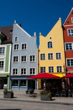 Landsberg am Lech, Almanya. 22 Ağustos 2018. Renkli evler, tarihi eski şehir