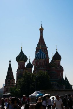 Moskova, Rusya. 27 Ağustos 2018. Saint Basil Katedrali (Sobor Vasiliya Blazhennogo), Kızıl Meydan 'da bulunan bir kilisedir.