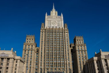 Moskova, Rusya. 26 Ağustos 2018. Rusya Federasyon Binası Dışişleri Bakanlığı cephesi, yedi Stalinci gökdelenden biri (Yedi Kız Kardeş))