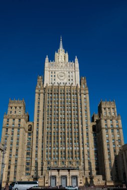 Moskova, Rusya. 26 Ağustos 2018. Rusya Federasyon Binası Dışişleri Bakanlığı cephesi, yedi Stalinci gökdelenden biri (Yedi Kız Kardeş))