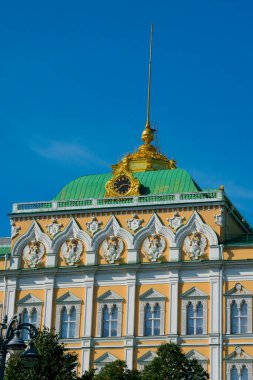 Moskova, Rusya. 26 Ağustos 2018. Rus Çarlarının Büyük Kremlin Sarayı Cephesi (Bolshoy Kremlyovskiy Dvorets) konutu