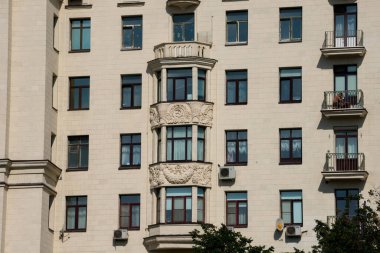 Moskova, Rusya. 26 Ağustos 2018. Yedi Stalinist gökdelenden biri olan Kotelnicheskaya Embankment Binası Manzarası)