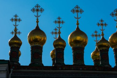 Moskova, Rusya. 25 Ağustos 2018. Altın kubbeler ve süslü fayanslar, Terem Sarayı, Moskova Kremlin