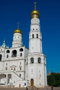 Moskova, Rusya. 25 Ağustos 2018. Büyük Çan Kulesi (Kolokol 'nya Ivana Velikogo) Moskova Kremlin kompleksi içinde bulunan bir kilise kulesidir.
