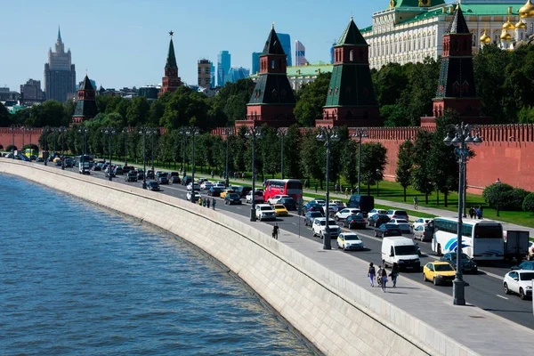 Moskova Rusya Ağustos 2018 Moskva Nehri Moskova Kremlin Duvarları Kremlevskaya — Stok fotoğraf