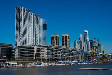 Buenos Aires, Arjantin. 15 Ekim 2018. Buenos Aires 'in en yeni mahallesi olan Puerto Madero Mahallesi' nin manzarası