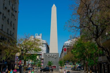 Buenos Aires, Arjantin. 14 Ekim 2018. Buenos Aires 'ten (El Obelisco) Obelisk Cumhuriyet Meydanı' nda (Plaza de la Republica) bulunmaktadır.)