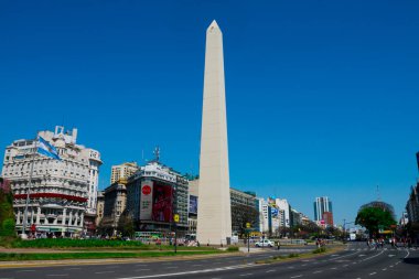 Buenos Aires, Arjantin. 14 Ekim 2018. Obelisk of Buenos Aires (El Obelisco), Cumhuriyet Meydanı (Plaza de la Republica) ve 9 Temmuz Bulvarı 'nda (Avenida 9 de Julio) bulunan ulusal bir anıttır.)