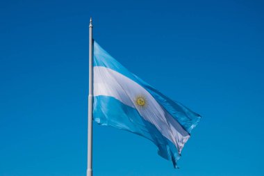 Arjantin bayrağı (Bandera Argentina - Bandera Nacional), açık mavi (üstte ve altta) ve beyaz renkli, Mayıs Güneşi merkezli bir üçlü banttır. Buenos Aires, Arjantin