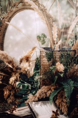 Düğünden önce düğün dekorunun kompozisyonları. Yüksek kalite fotoğraf