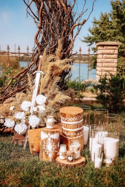 Törende düğün kemeri ve dekorasyon. Yüksek kalite fotoğraf