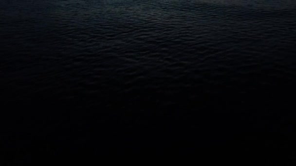 Fascinující Čas Před Svítáním Bezstarostně Přeletí Nad Mořem Dálky — Stock video