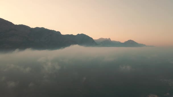 Vackra Moln Bergstoppar Före Solnedgången Kalkon Kemer — Stockvideo