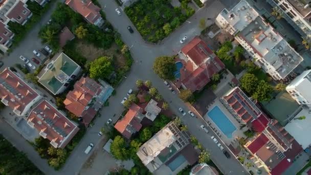 鳥の目の家の眺めトルコの旧市街を飛ぶ無人機4K — ストック動画