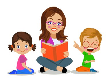 Öğretmenler sınıfta öğrencilerle kitap okuyor.