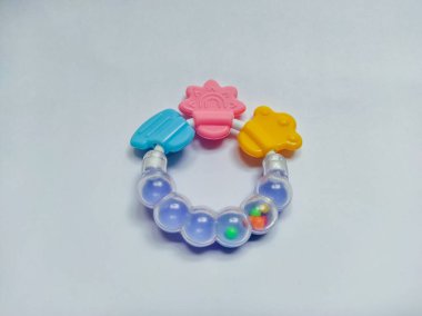 Yeni doğmuş plastik çiğneme oyuncağı. Küçük bebekler için plastik renkli anahtarlar. Diş çıkarma oyuncakları. Bebek Bağlayıcısı Silikon Çiğneme Oyuncakları Yeni Doğan Bebek için.
