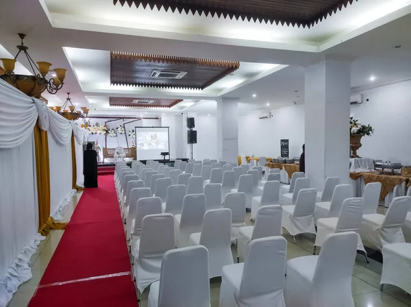 Jakarta Indonésie Října 2022 Bílé Židle Pro Pozvané Hosty Pěkná — Stock fotografie