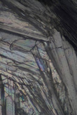 Stilbene boya ve optik parlatıcıların imalatında, fosfor ışıltısı ve parlatıcı olarak da kullanılır..