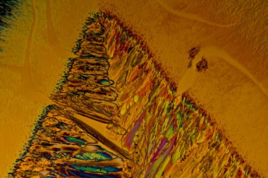 İlaç ve ilaç imalatında kullanılır..