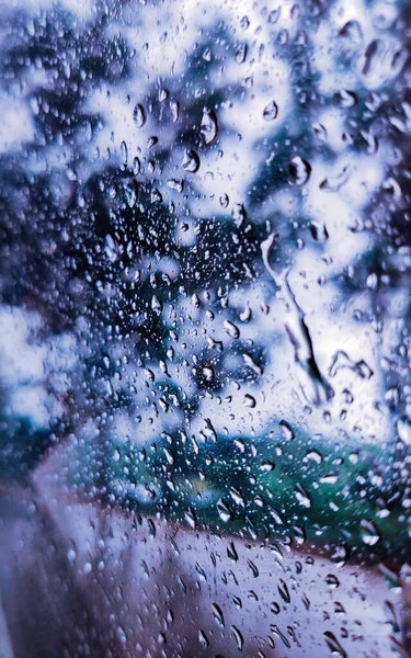 Araba Camlarına Yağmur Damlaları Konuyor Damlaları Olan Araba Penceresinin Arka — Stok fotoğraf