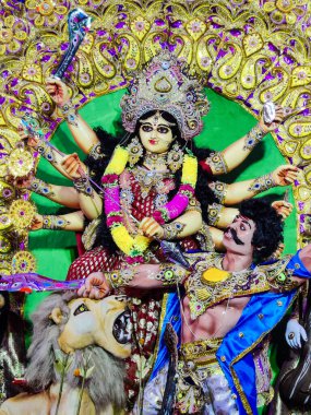 Durga idolü Bengali 'nin en büyük festivali Durga puja' da. Batı Bengal Hindistan 'daki Durga puja. Durga puja festivali.