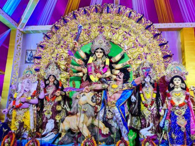 Durga idolü Bengali 'nin en büyük festivali Durga puja' da. Batı Bengal Hindistan 'daki Durga puja. Durga puja festivali.